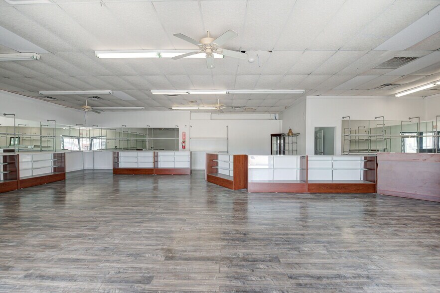 More Photos Of 1829 W Main St, Norman Freestanding For Sale