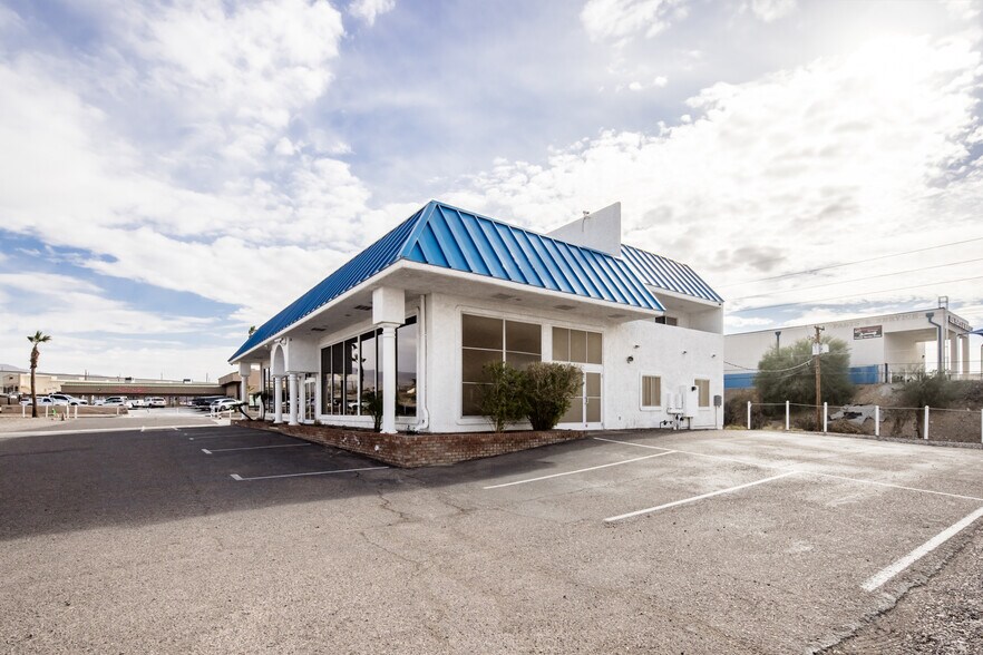 More Photos Of 951 Lake Havasu Ave N, Lake Havasu City Showroom For Sale