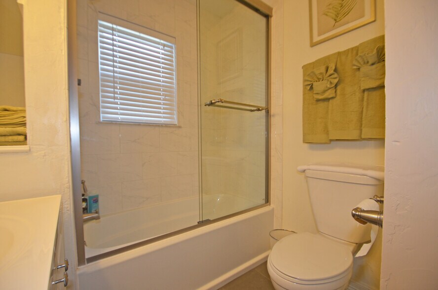 More Photos Of 1712 NW 17th St, Oklahoma City Apartments For Sale