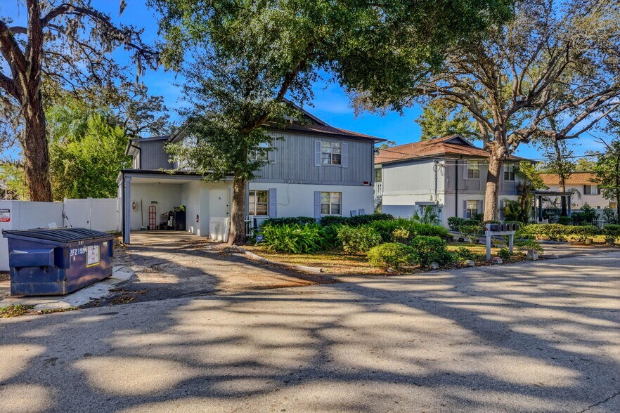 Primary Photo Of 9208 N Connechusett Rd, Tampa Apartments For Sale