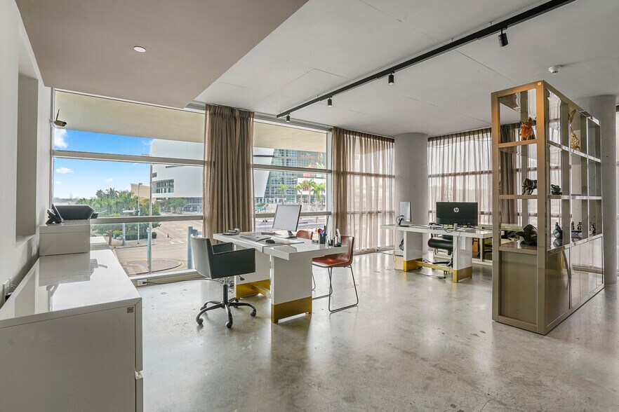 More Photos Of 888 Biscayne Blvd, Miami Apartments For Lease