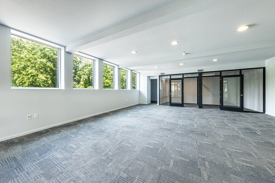 More Photos Of 1107 S 8th St, Austin Office Residential For Lease