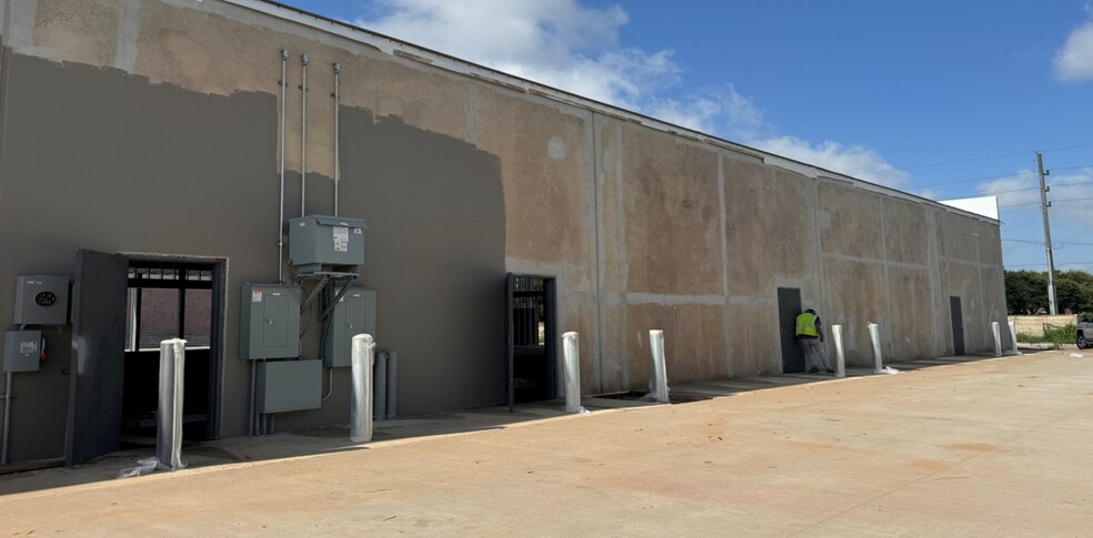 More Photos Of 9121 Broadway St, Pearland Unknown For Lease