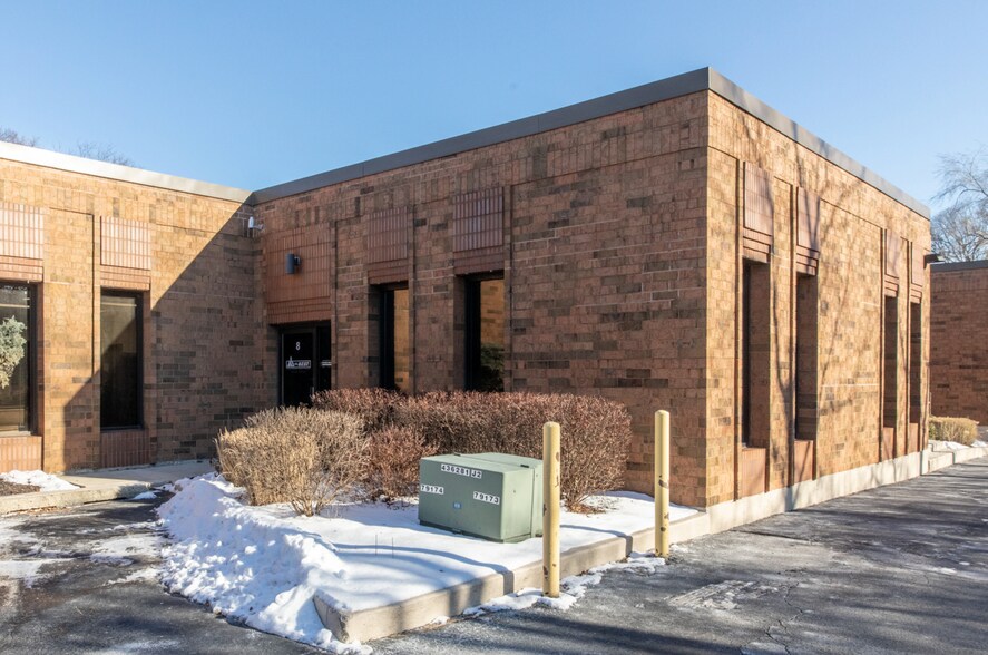 More Photos Of 1645 S River Rd, Des Plaines Office For Sale