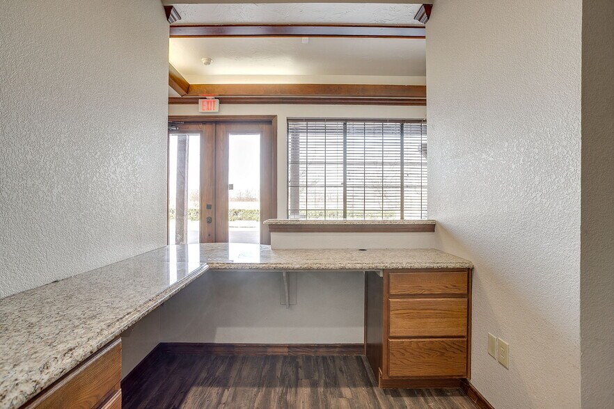 More Photos Of 1318-1324 NW John Jones Dr, Burleson Office For Lease