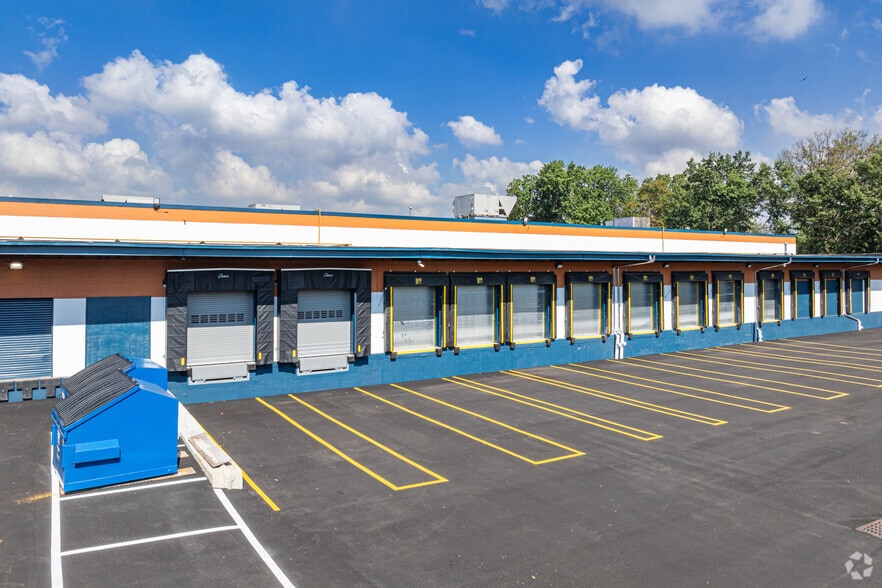 More Photos Of 14 Home News Row, New Brunswick Warehouse For Lease