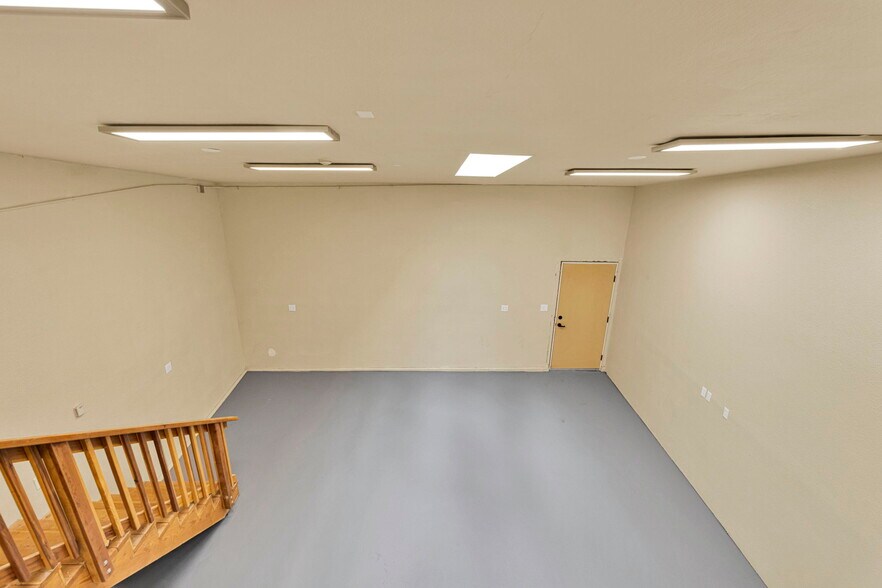 More Photos Of 614 W Fairway Blvd, Big Bear City Warehouse For Sale