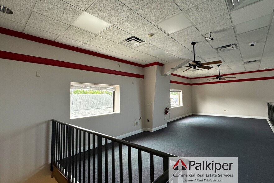 More Photos Of 4340 Edgewater Dr, Orlando Warehouse For Lease