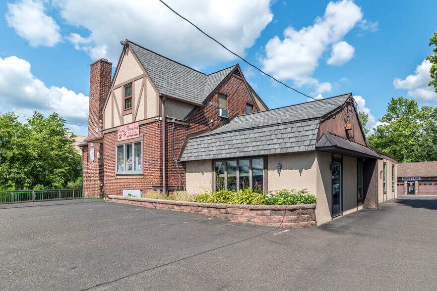 More Photos Of 1454 Bethlehem Pike, North Wales Storefront Retail Office For Lease