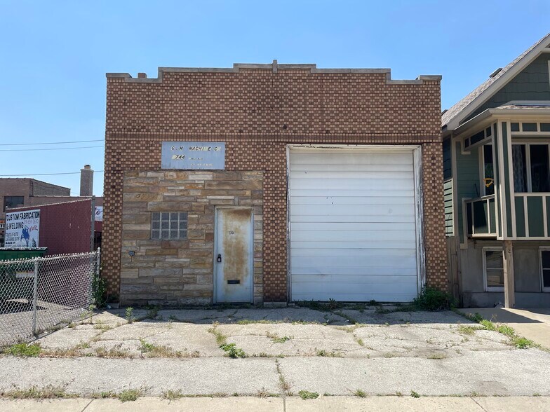 More Photos Of 1744 Indianapolis Blvd, Whiting Manufacturing For Sale