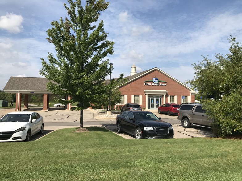 More Photos Of 39907 S Groesbeck Hwy, Clinton Township Bank For Lease