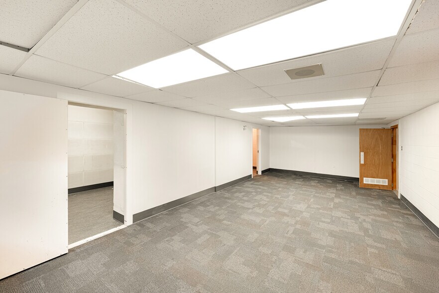 More Photos Of 1605 Rue Girouard O, Saint-hyacinthe Freestanding For Sale