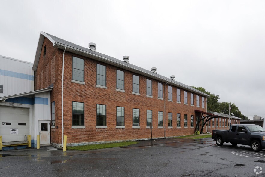 More Photos Of 1349 Cumberland St, Lebanon Manufacturing For Lease