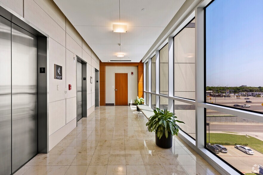 More Photos Of 2021 N MacArthur Blvd, Irving Medical For Lease