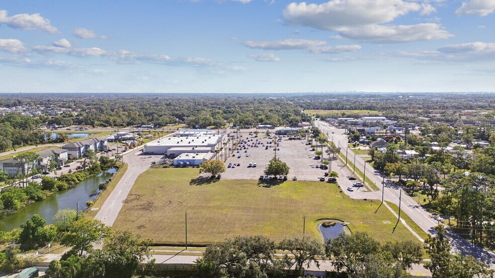 More Photos Of 5165-5261 33rd St E, Bradenton Storefront For Sale