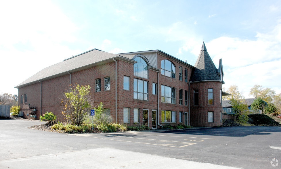 More Photos Of 161 E Aurora Rd, Northfield Office For Lease