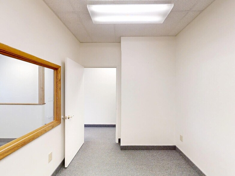 More Photos Of 2105-2133 W 8th St, Erie Office For Lease