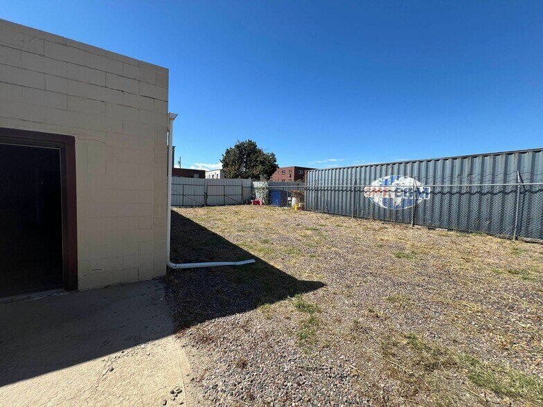 More Photos Of 11983 14th Ave, Aurora Industrial For Lease