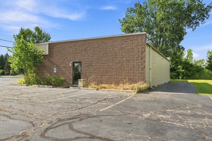 More Photos Of 12305 Beech Daly Rd, Taylor Flex For Lease