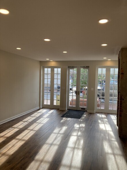 More Photos Of 819 S Broadway, Baltimore Storefront For Lease