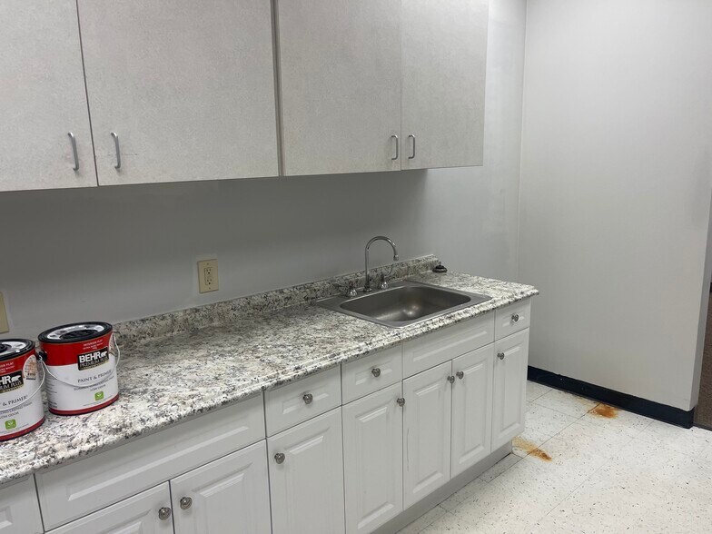 More Photos Of 2828 E Trinity Mills Rd, Carrollton Office For Lease