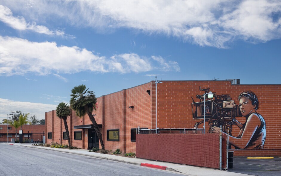 More Photos Of 4406-4408 Vanowen St, Burbank Warehouse For Lease