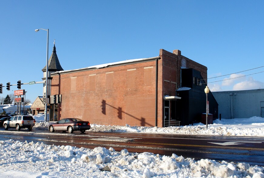 More Photos Of 2502 N Knoxville Ave, Peoria General Retail For Lease