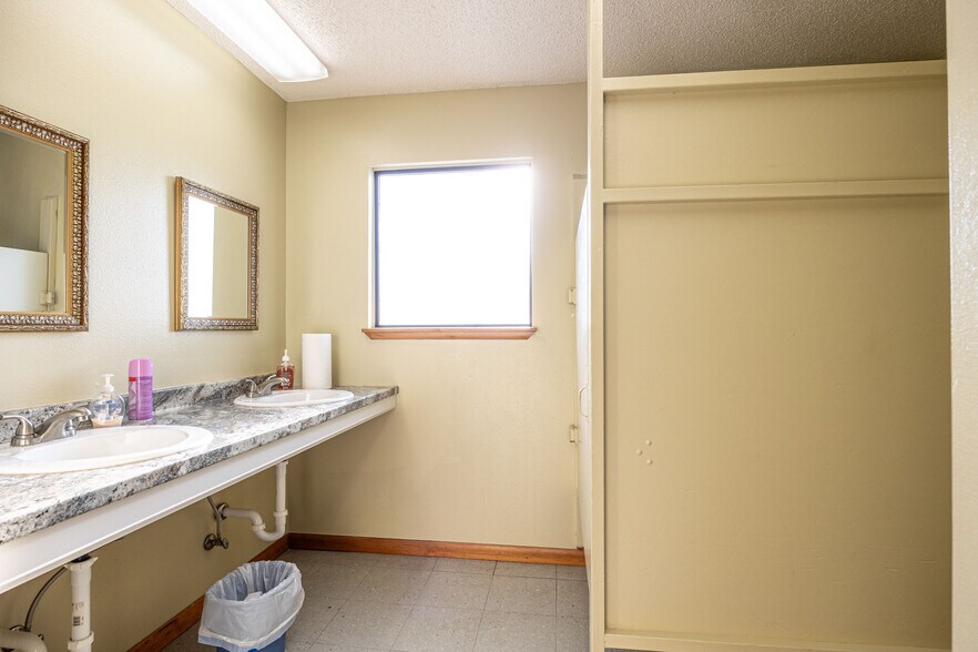 More Photos Of 5056 FL-47, Lake City Specialty For Sale