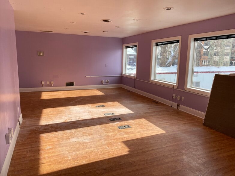 More Photos Of 1865 Old Hudson Rd, Saint Paul Office For Lease