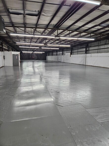 More Photos Of 33 Elm St, Merrimack Warehouse For Lease