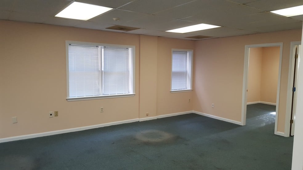More Photos Of 9520 Marlboro Pike, Upper Marlboro Office For Sale