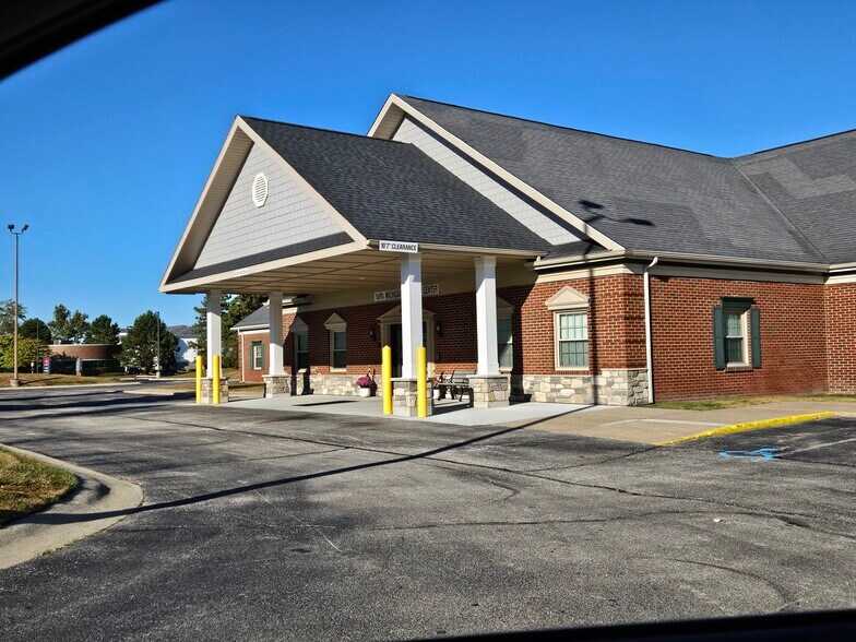 More Photos Of 4700 Mcleod Dr E, Saginaw Medical For Lease