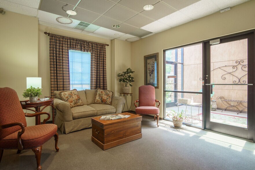 More Photos Of 611 S Mobberly Ave, Longview Flex For Sale