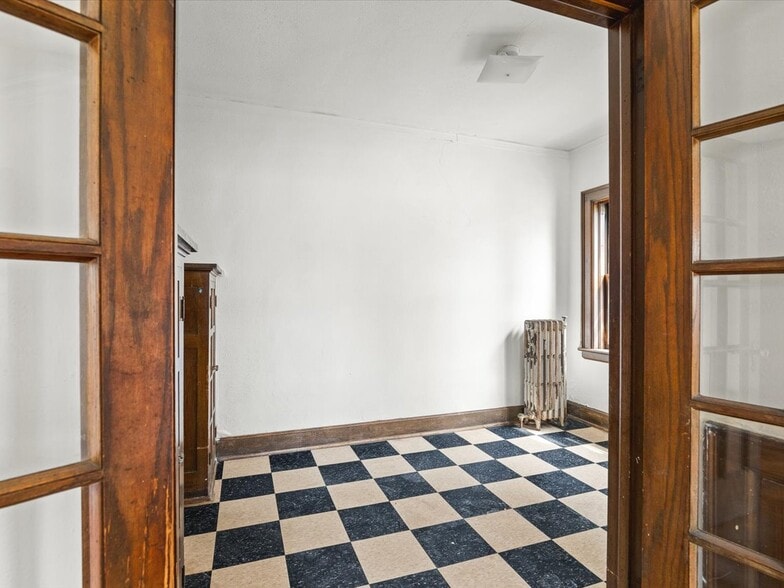 More Photos Of 204 S 6th St, Rockford Apartments For Sale
