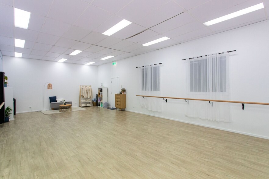 More Photos Of 111 Kendal St, Cowra Storefront For Lease