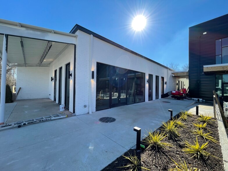 More Photos Of 6100 Robertson Ave, Nashville Storefront For Lease