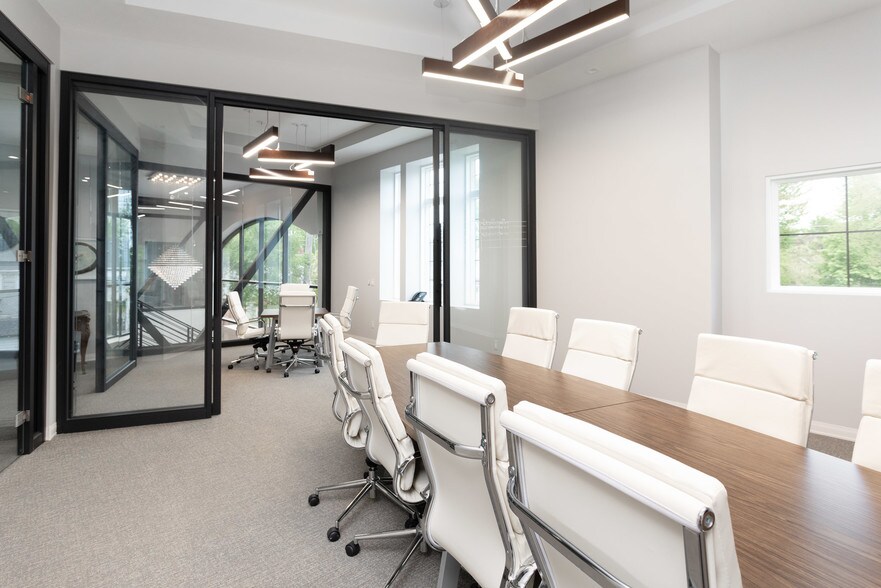 More Photos Of 17108 Mack Ave, Grosse Pointe Office For Lease