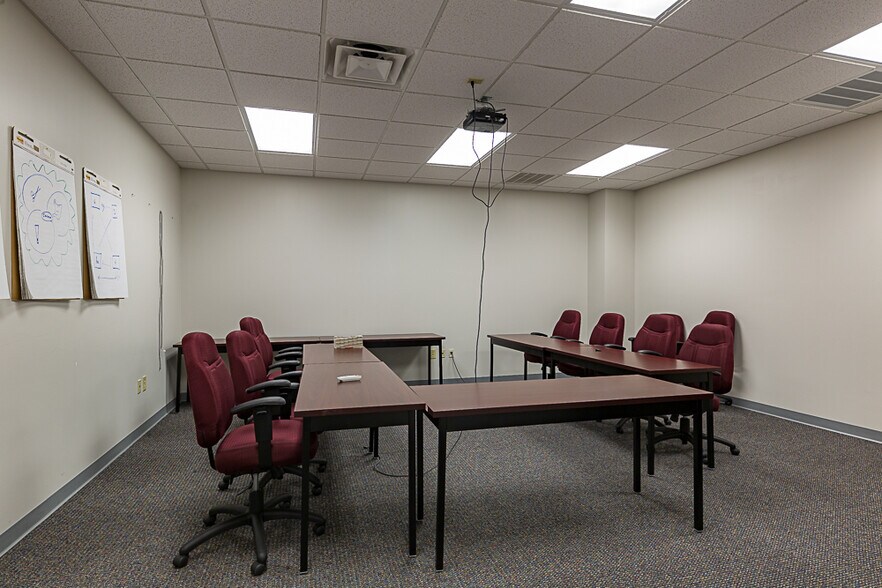 More Photos Of 11 Worth Cir, Johnson City Warehouse For Lease