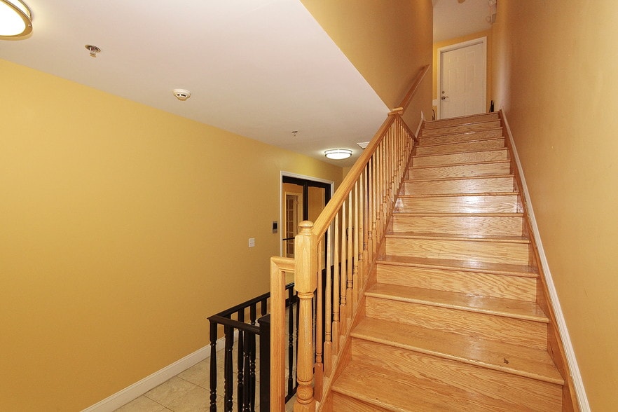 More Photos Of 180 Ferry St, Newark Storefront Retail Office For Lease