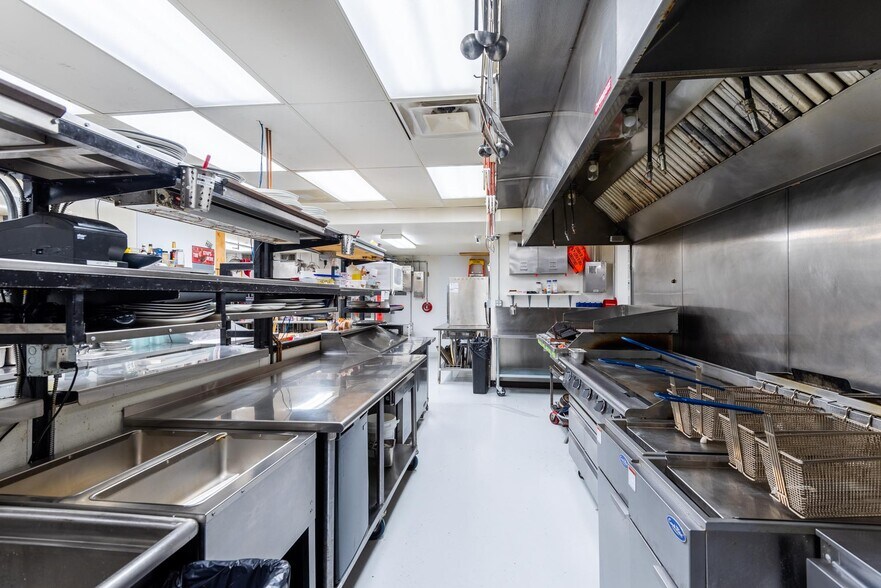 More Photos Of 117 Pine St, Pinedale Restaurant For Sale