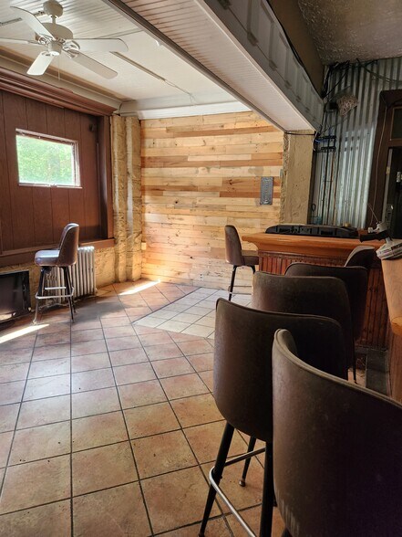 More Photos Of 1129 Lincoln Hwy, Laughlintown Restaurant For Sale