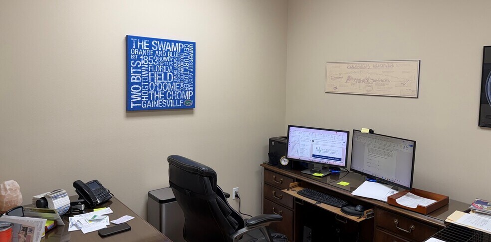 More Photos Of 3389 Magic Oak Ln, Sarasota Office For Sale