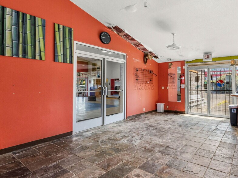 More Photos Of 11702 NE Halsey St, Portland Freestanding For Sale
