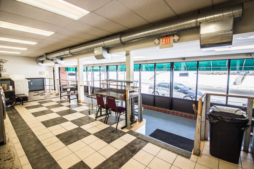More Photos Of 2510 S Kinnickinnic Ave, Milwaukee Storefront For Sale