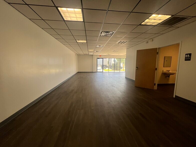 More Photos Of 10330 Chedoak Ct, Jacksonville Light Distribution For Sale