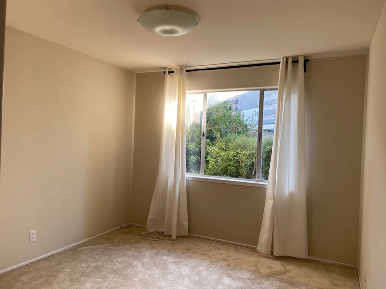 More Photos Of 6 Garden Ct, Belmont Apartments For Sale