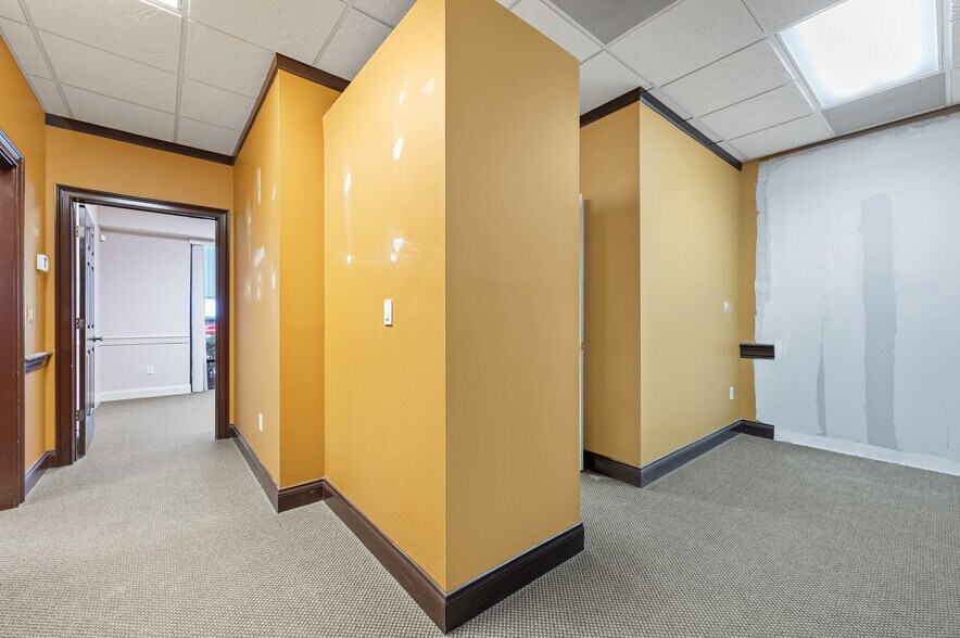 More Photos Of 794 Sanders Rd, Port Orange Showroom For Lease