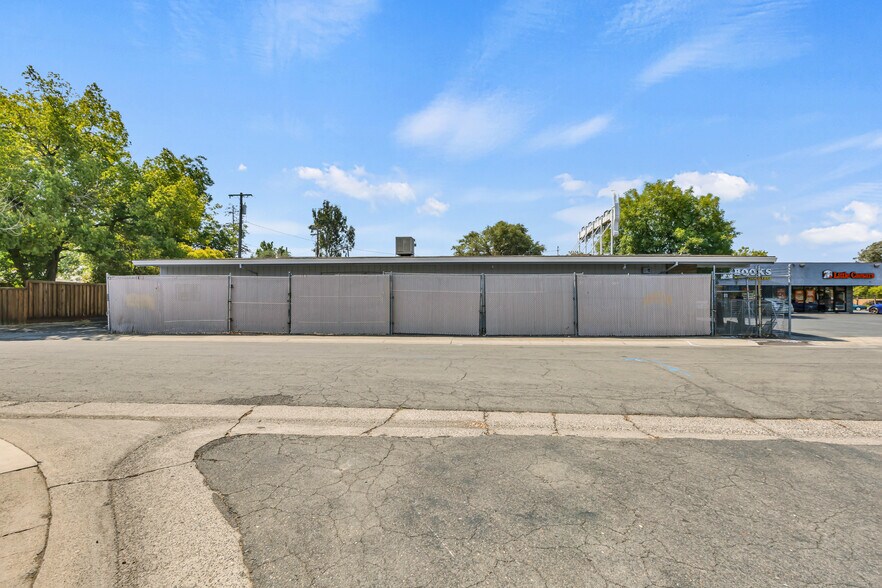 More Photos Of 5303 Freeport Blvd, Sacramento Storefront For Lease