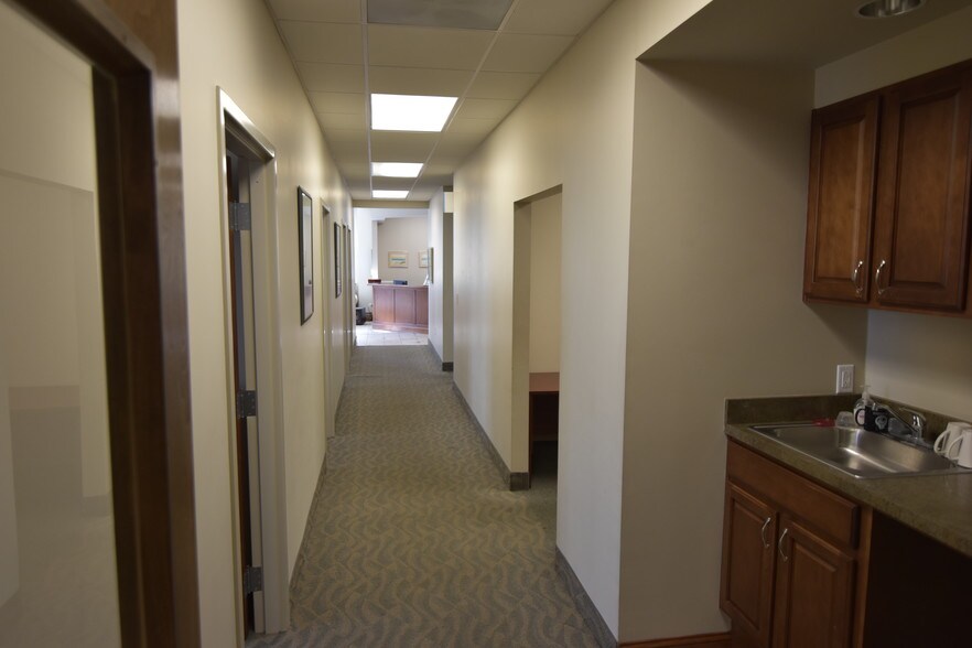 More Photos Of 5560 Kirkwood Hwy, Wilmington Office For Sale