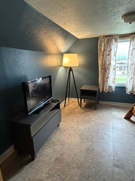 More Photos Of 332 E Onota St, Munising Hotel For Sale